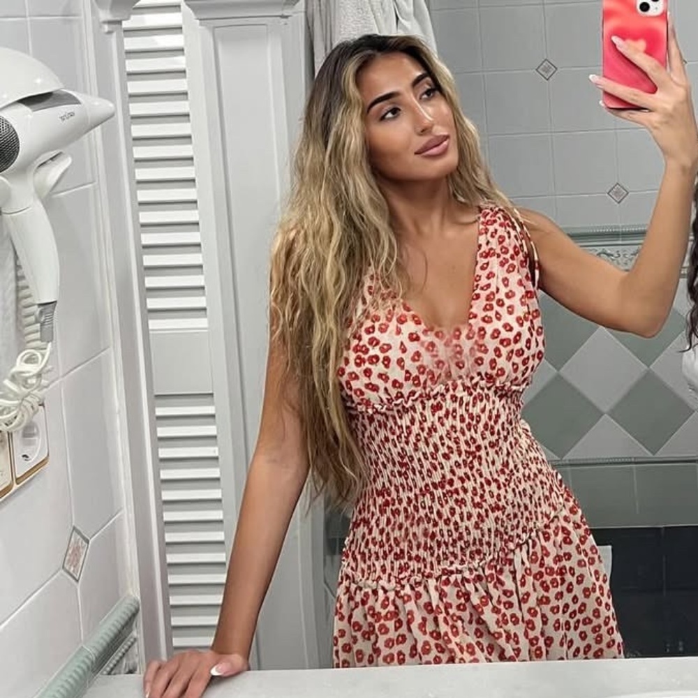 VIRAL NEW ! ZARA FLORAL PRINT SHORT DRESS
🚨FIRM PRICE NO DISCOUNT ON THIS DRESS